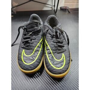 NIKE JR HYPERVENOM PHELON II IC YOUTH Size 1.5 INDOOR SOCCER SHOES 749920-009